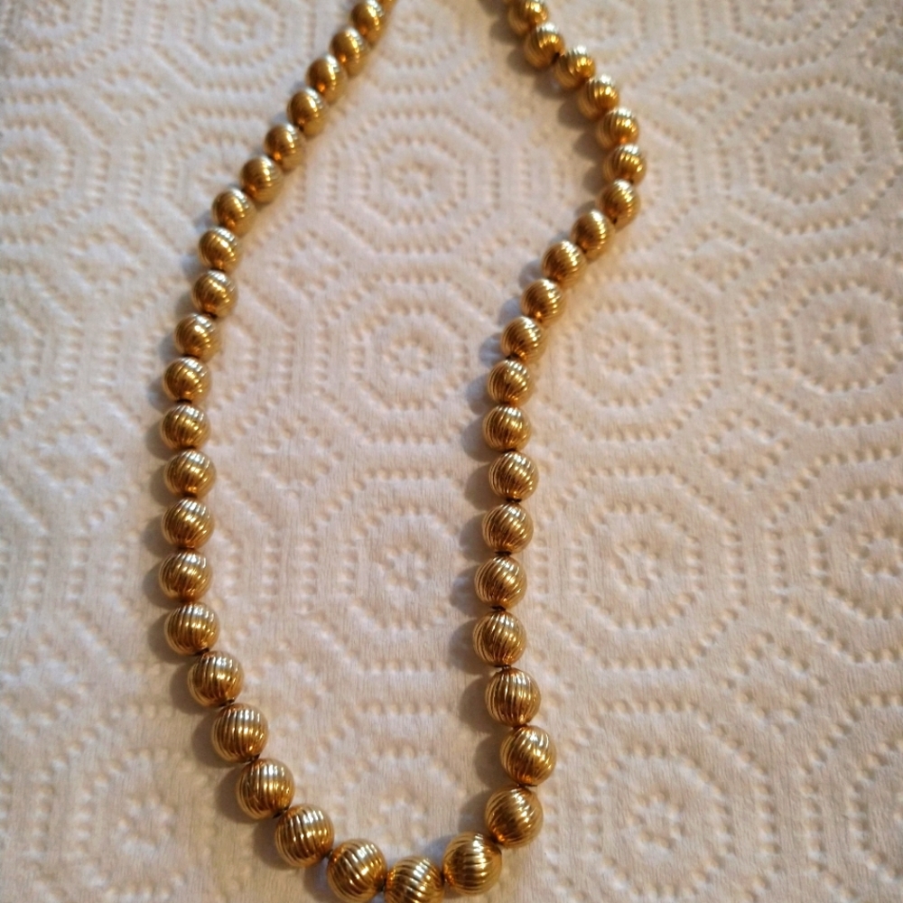 Gold ball necklace